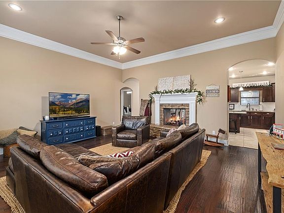 3rd image of 503 Brentwood Dr