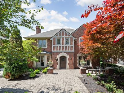5344 N Pennsylvania St, Indianapolis, IN, 46220