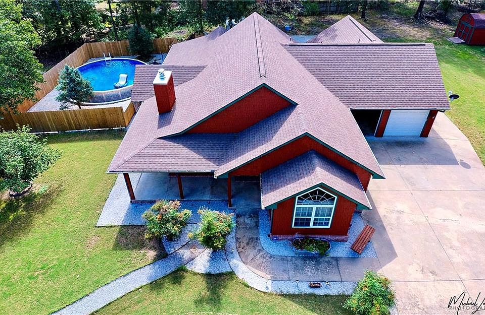 1st image of 4 Sunderland Dr