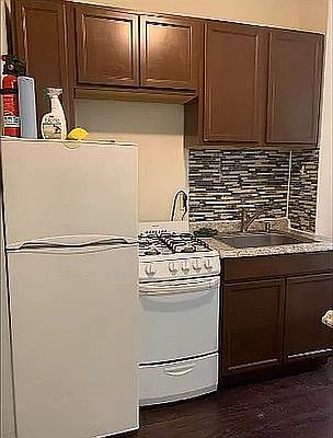 2nd image of 281 23rd St #5