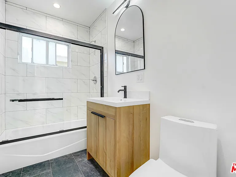 1435 S Hayworth Ave #4 — Photo 5