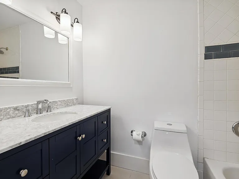 410 SE 13th St #2 — Photo 11