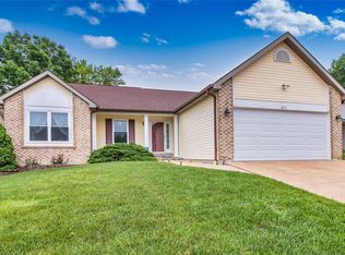 1517 Hawkins Corners Dr, Fenton, MO 63026