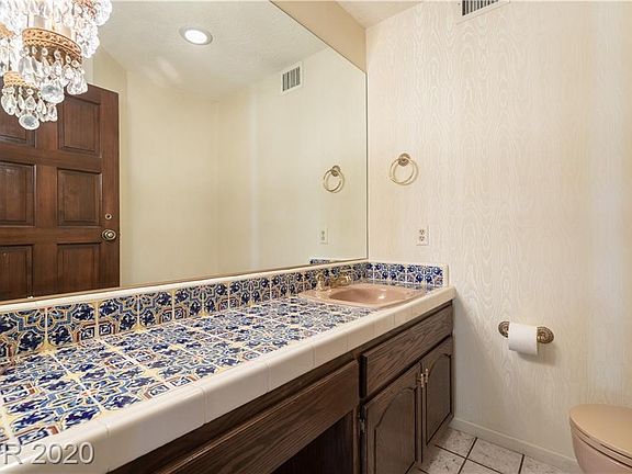 5th image of 2950 Santa Margarita St