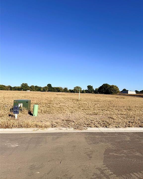 2nd image of 1100 & 1102 Lavender Ln