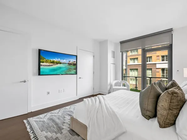 9 Avenue At Port Imperial image 27 of 50