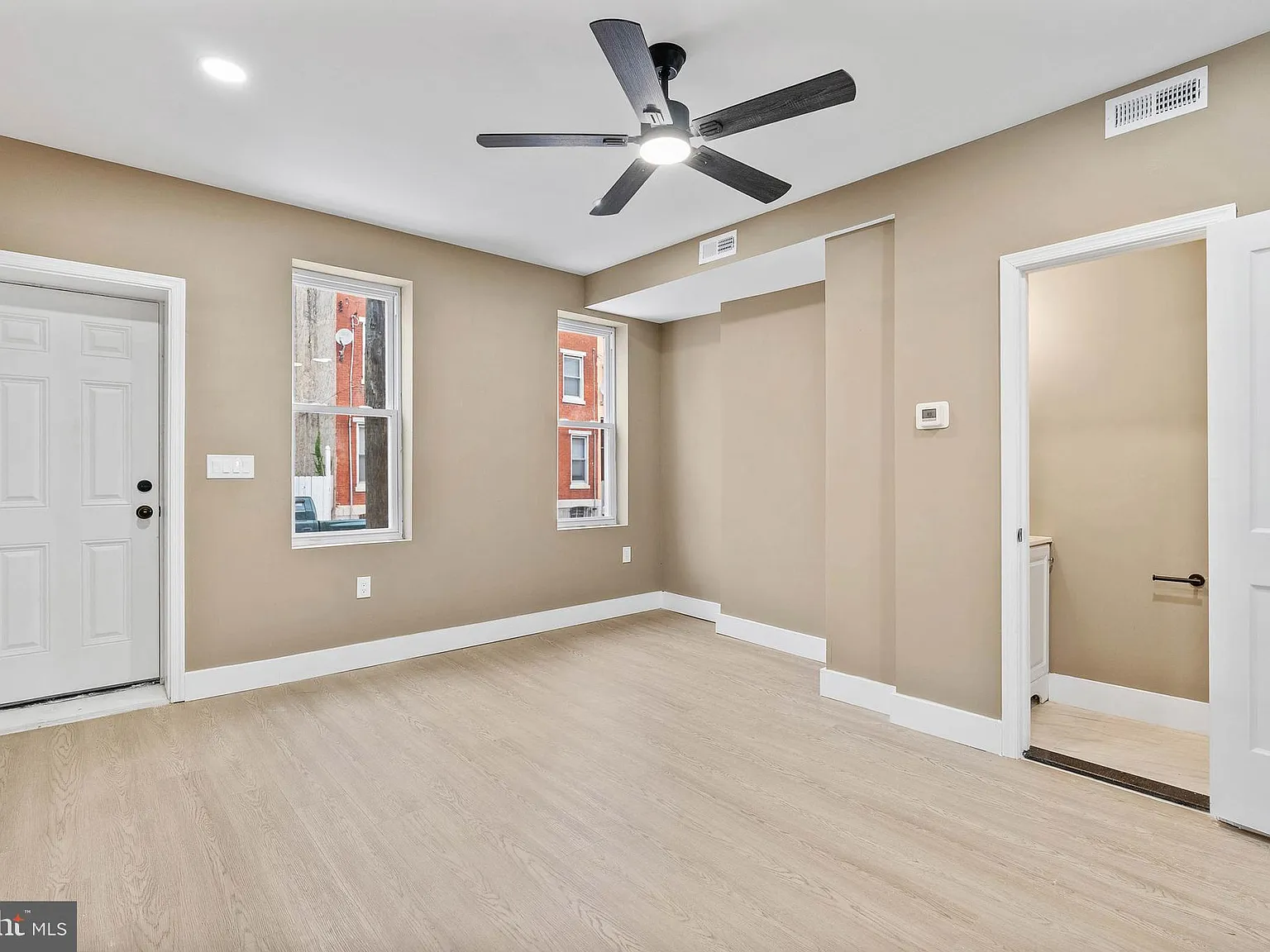 4 bed, 1.5 bath, 1438 sqft, $2,300 — Photo 4