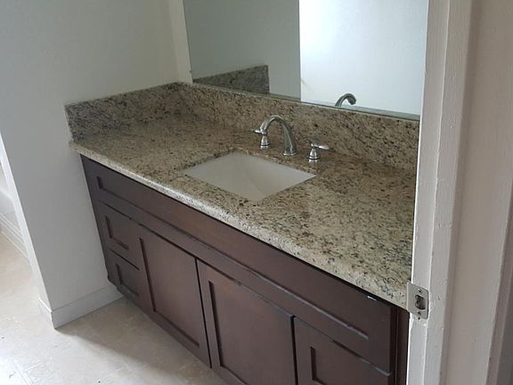 3rd image of 708 Mesa Ct