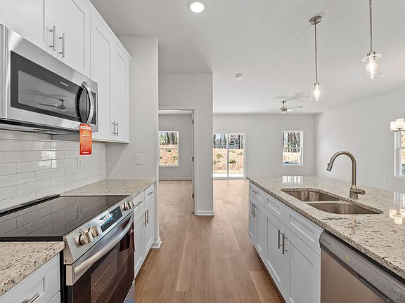 5th image of 2510 Rolling Pines Ave