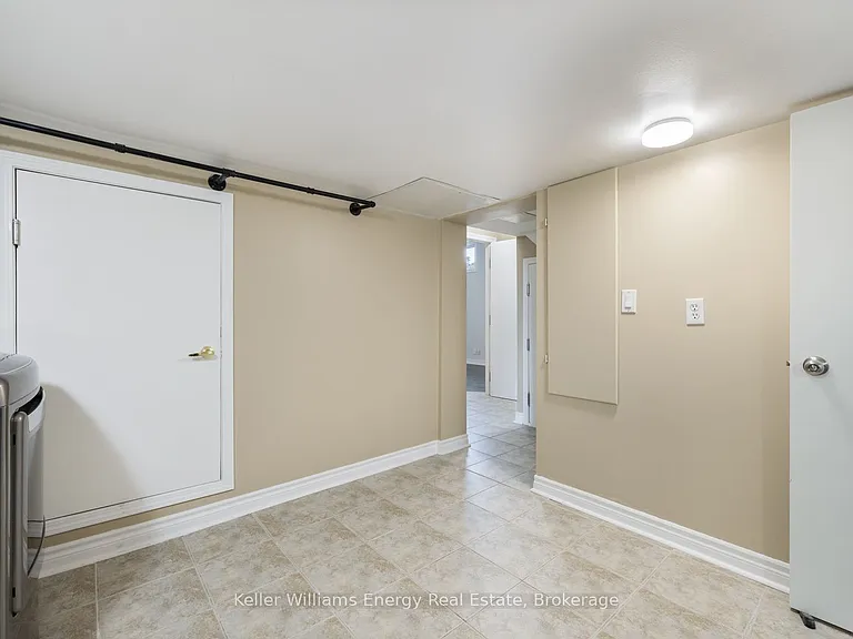 566 Dean Ave #LOWER — Photo 23