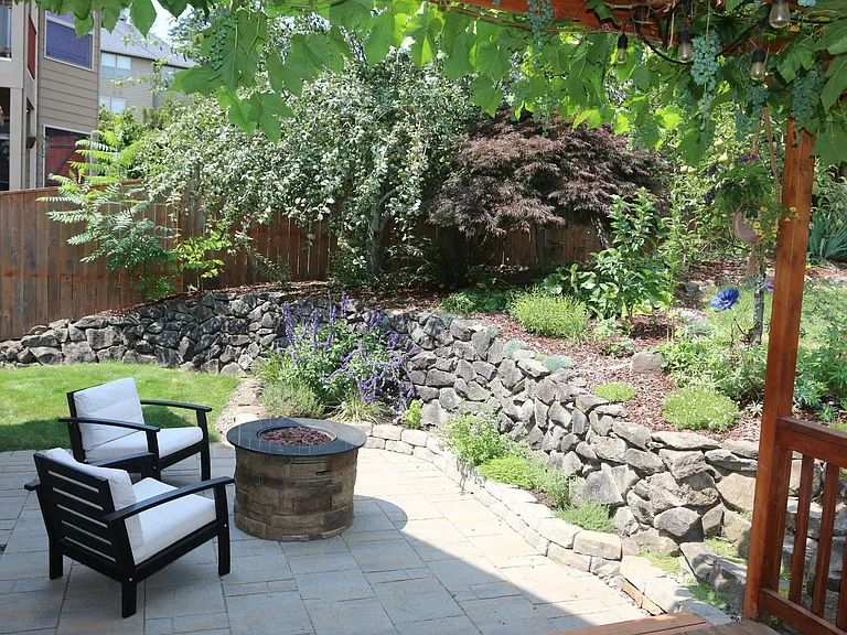 847 W S St — Photo 22
