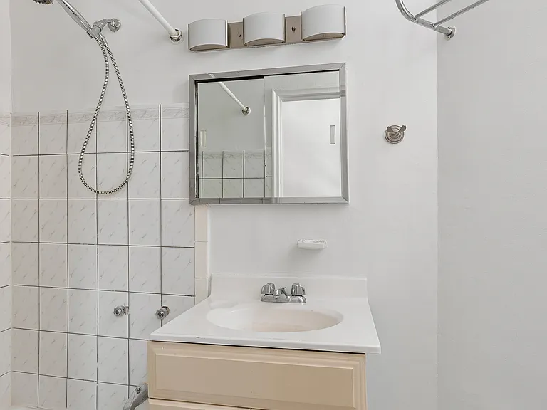 151 E 20th St #2C — Photo 7
