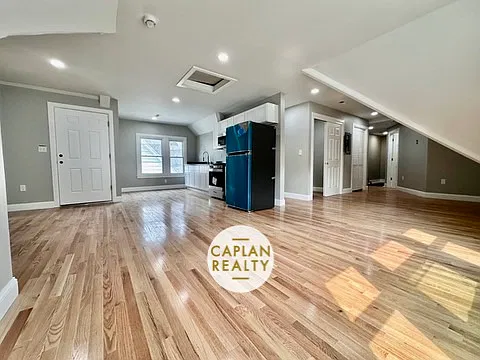 3 bed, $1,750 — Photo 1
