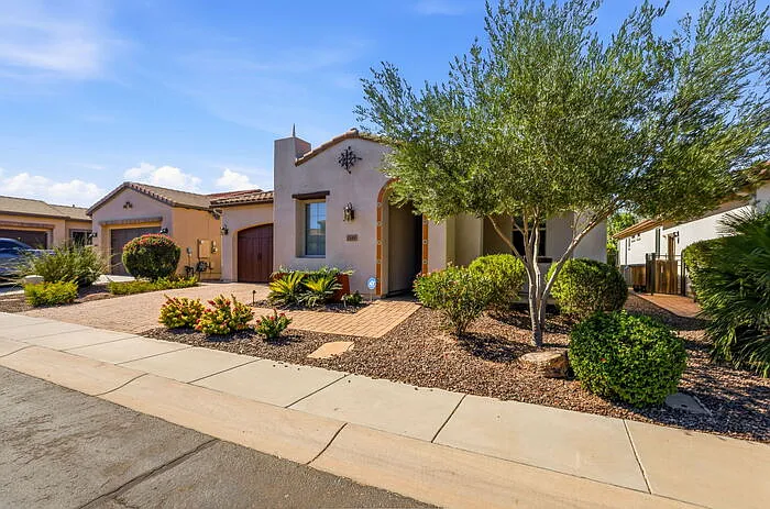 1589 E Vesper Trl — Photo 3