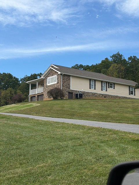 1st image of 13 Solitude Ln