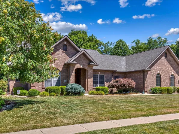 1114 White Oak Trl, Godfrey, IL 62035