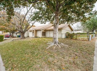 410 Meadowcreek Ln, Garland, TX 75043