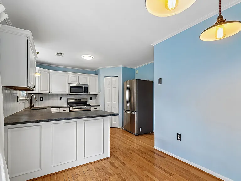 532 Kalmia Sq NE — Photo 10