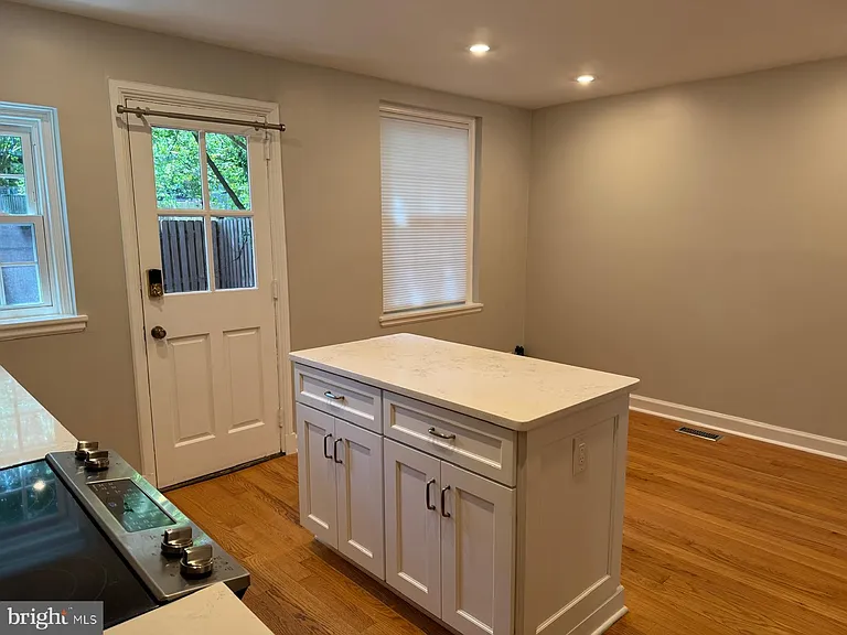 3064 S Buchanan St — Photo 9