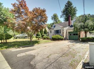 111 Broad Ave, Leonia, NJ 07605