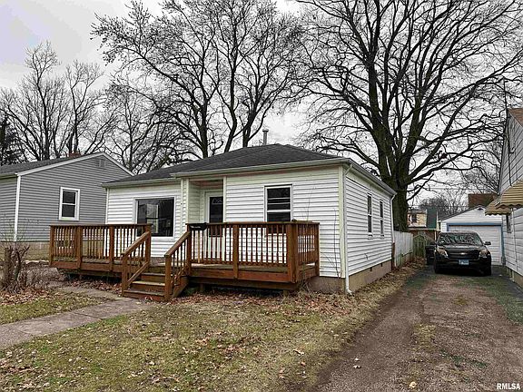 3rd image of 810 W Bartlett Ct