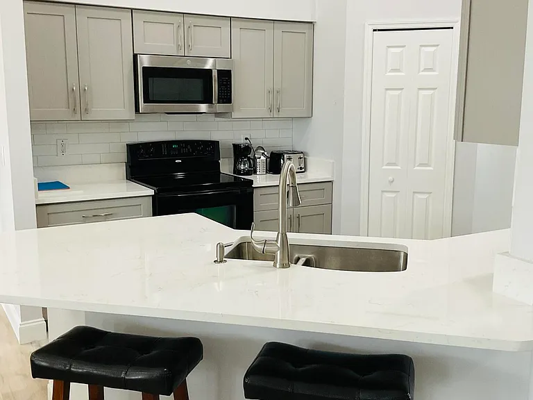 854 SW Paar Dr — Photo 7