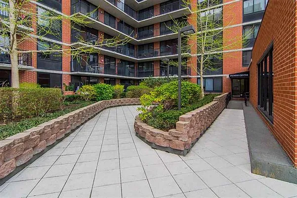 Sold by Century 21 Innovative Realty | media 33