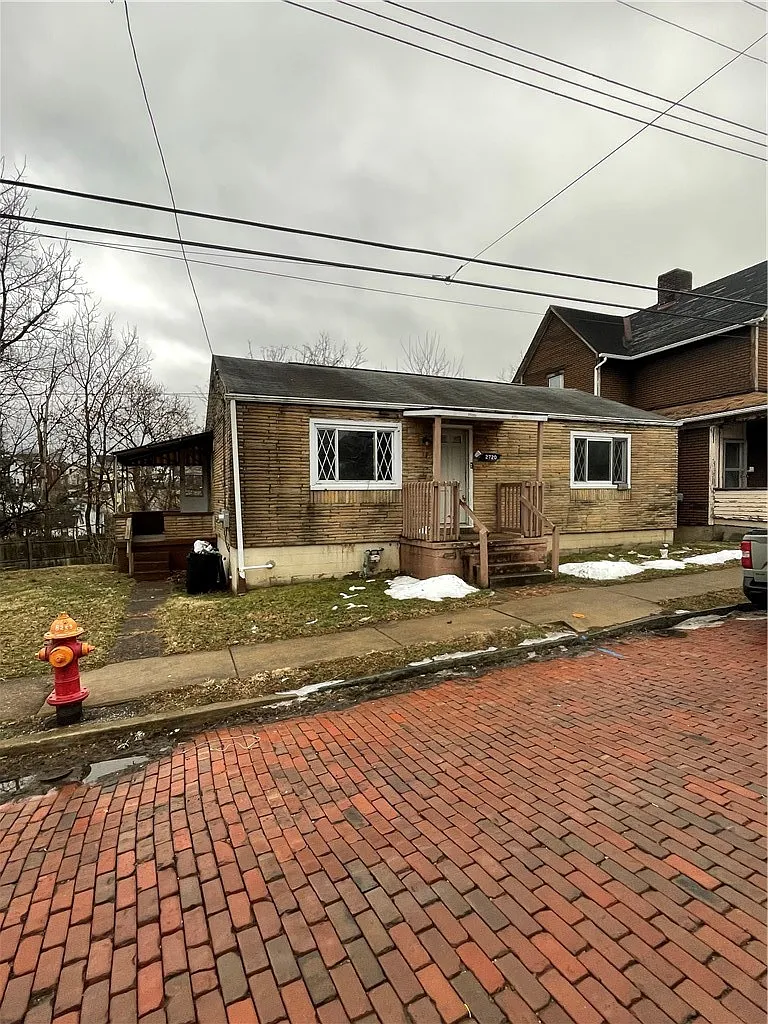 2720 Garbett St photo 1