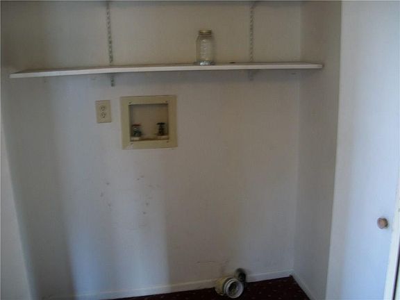 4th image of 146 Dewey Ave #148