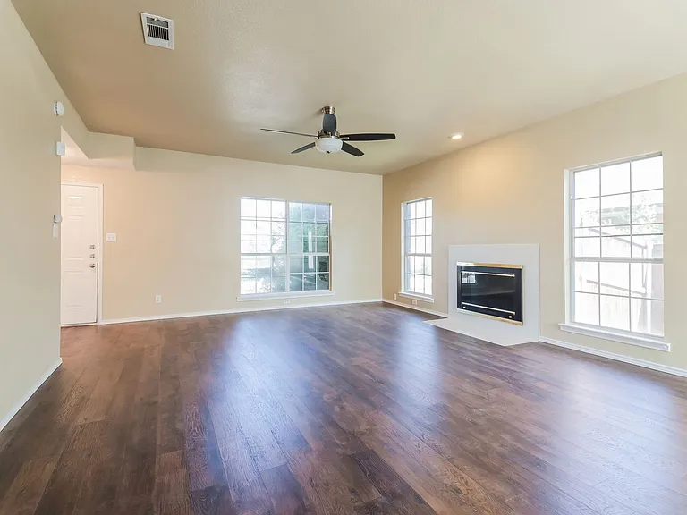 4108 Creekmeadow Dr — Photo 8