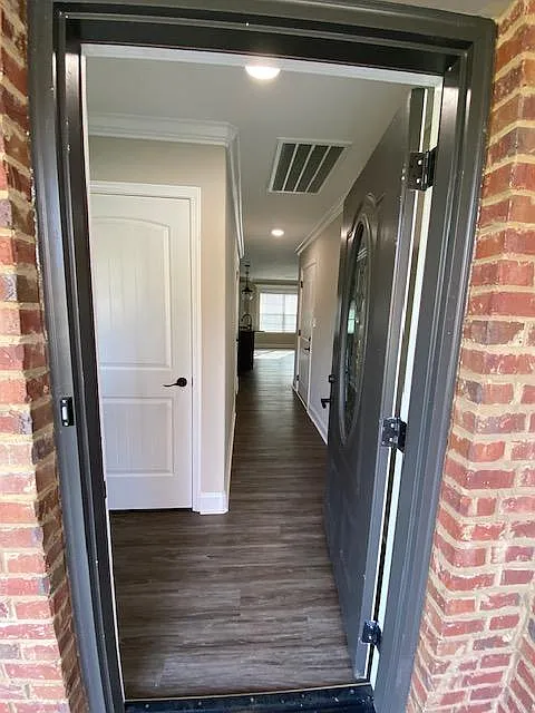 entry looking towards Great room - 906 Muirfield Dr