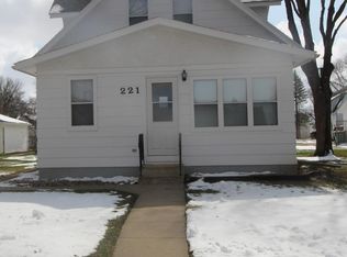 221 N 4th St, Le Sueur, MN 56058