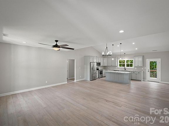 4th image of 4326 Boulder Dr
