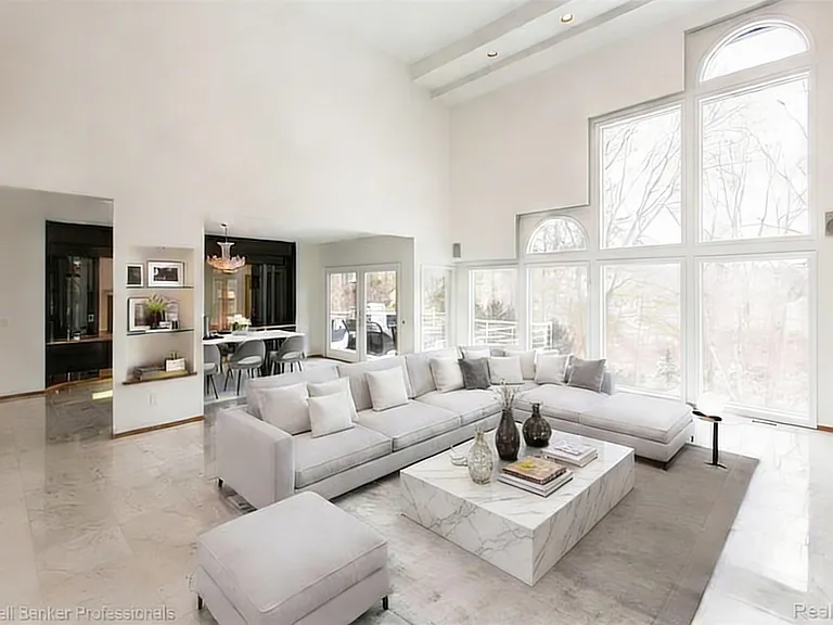 4692 W Wickford — Photo 3