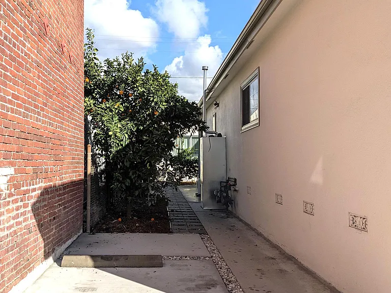 6413 Garvanza Ave — Photo 9