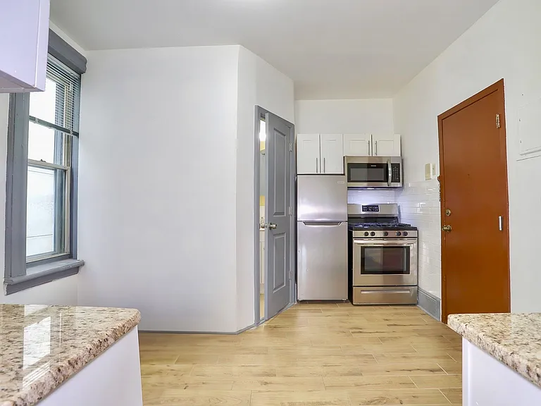 327 Jackson St #13 — Photo 3