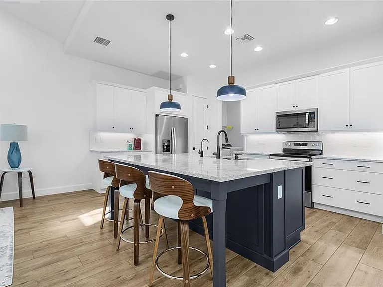 7034 Saona Ct — Photo 13