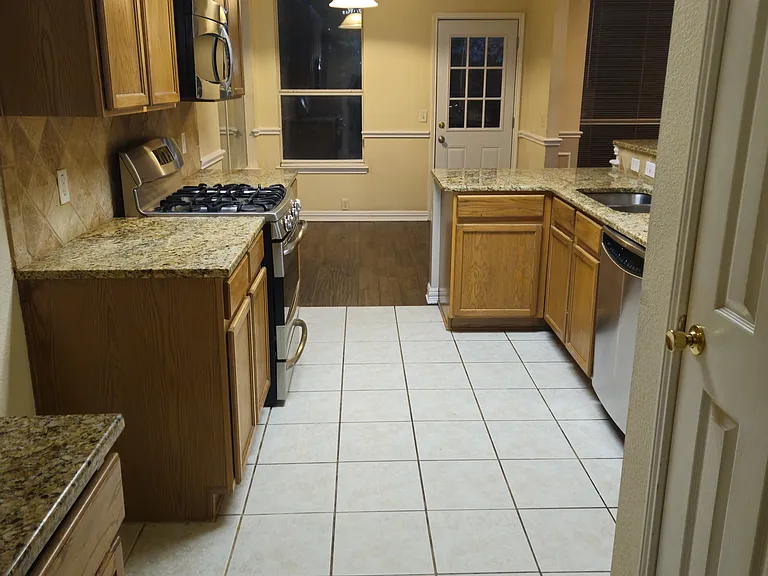 6105 Silverleaf Ln — Photo 11