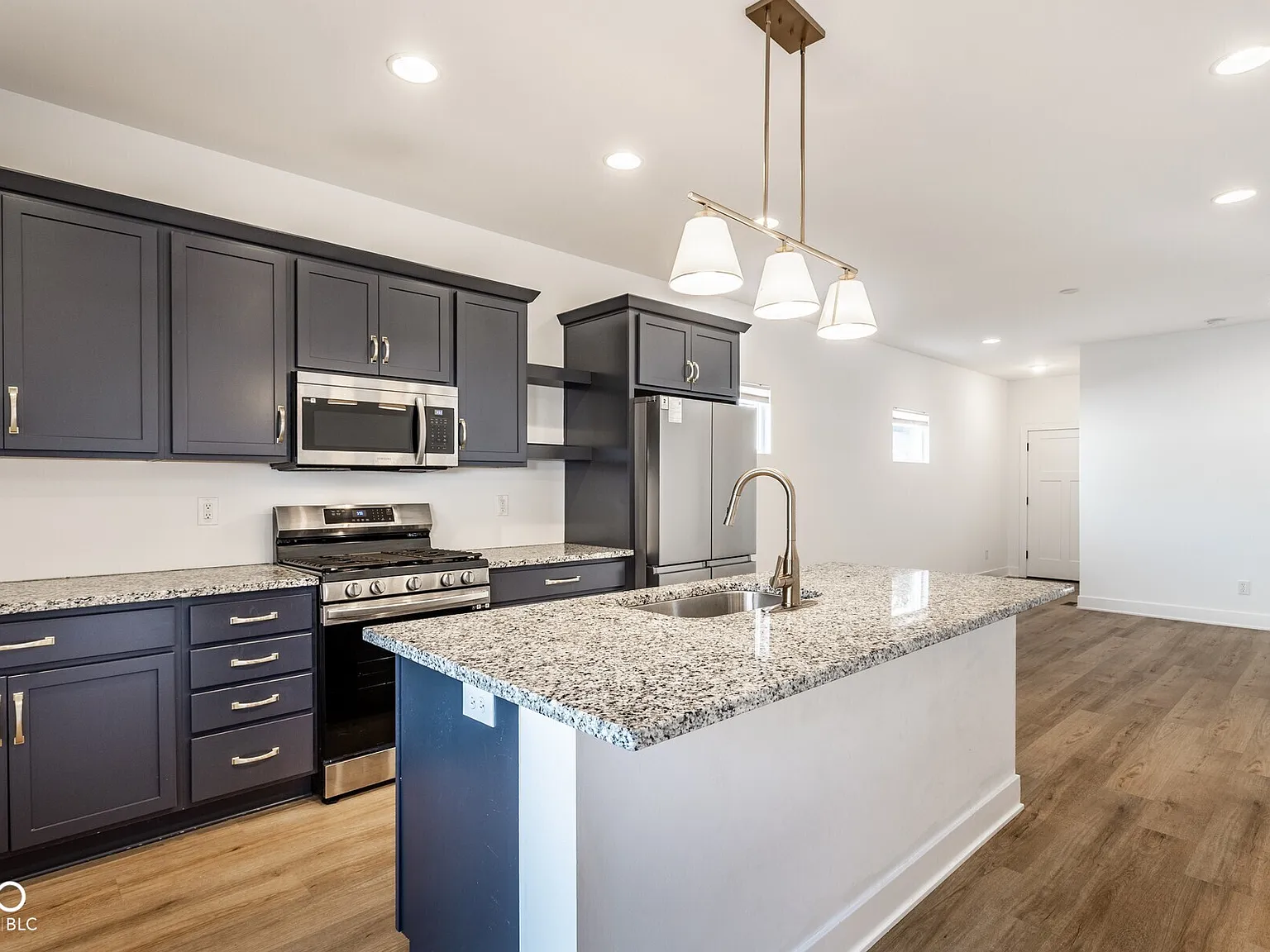 2 bed, 2.0 bath, 1118 sqft, $1,795 — Photo 2