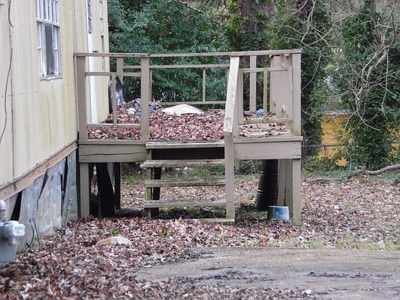 4th image of 2612 Ken Karyl Ave