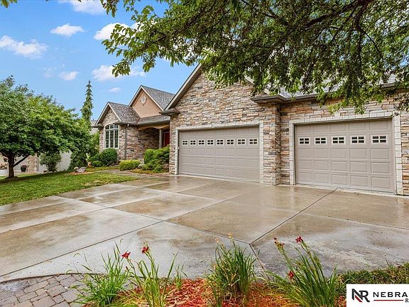 2nd image of 8630 Oakmont Dr