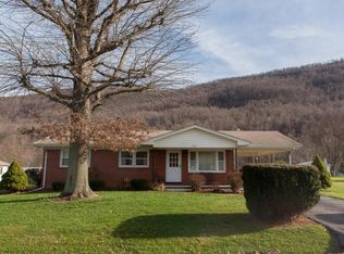 408 Center Ct, Covington, VA 24426