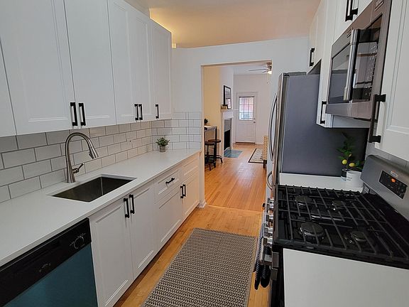 4th image of 843 W Belle Plaine Ave #2