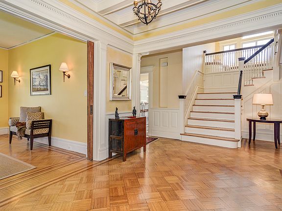 4th image of 380 Charlton Ave
