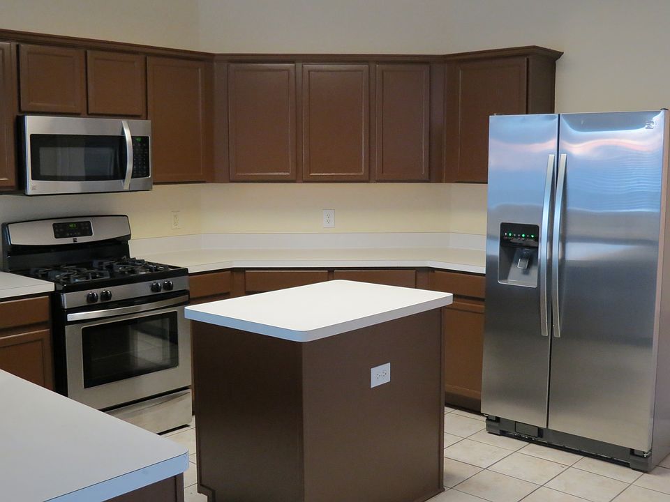 Kitchen w/SS Appl