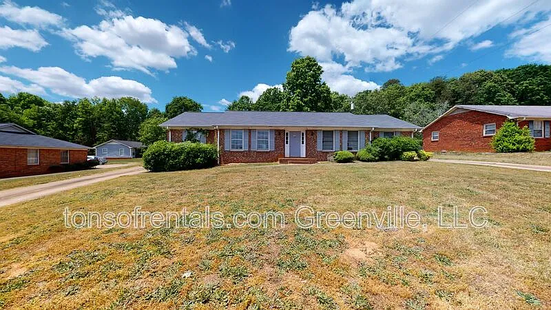 2 bed, 1.0 bath, $1,195 — Photo 1