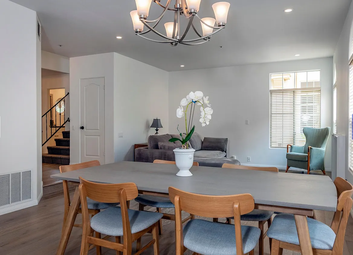 3 bed, 2.5 bath, 1685 sqft, $6,800 — Photo 3