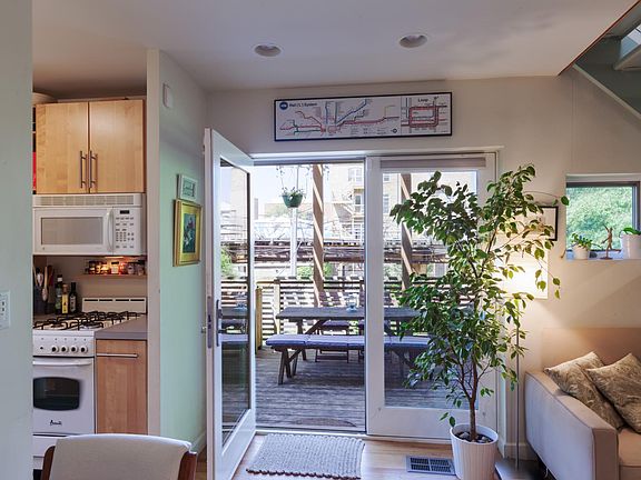 4th image of 1511 N Wicker Park Ave APT 2R
