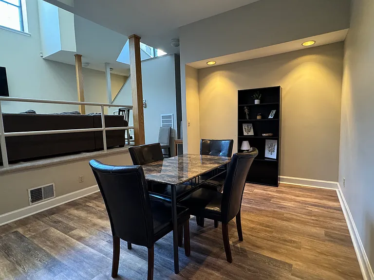 917 Madison St #15 — Photo 25