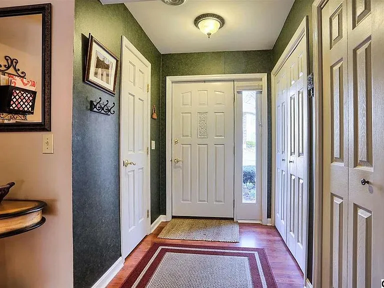 954 Innsbruck Dr — Photo 2